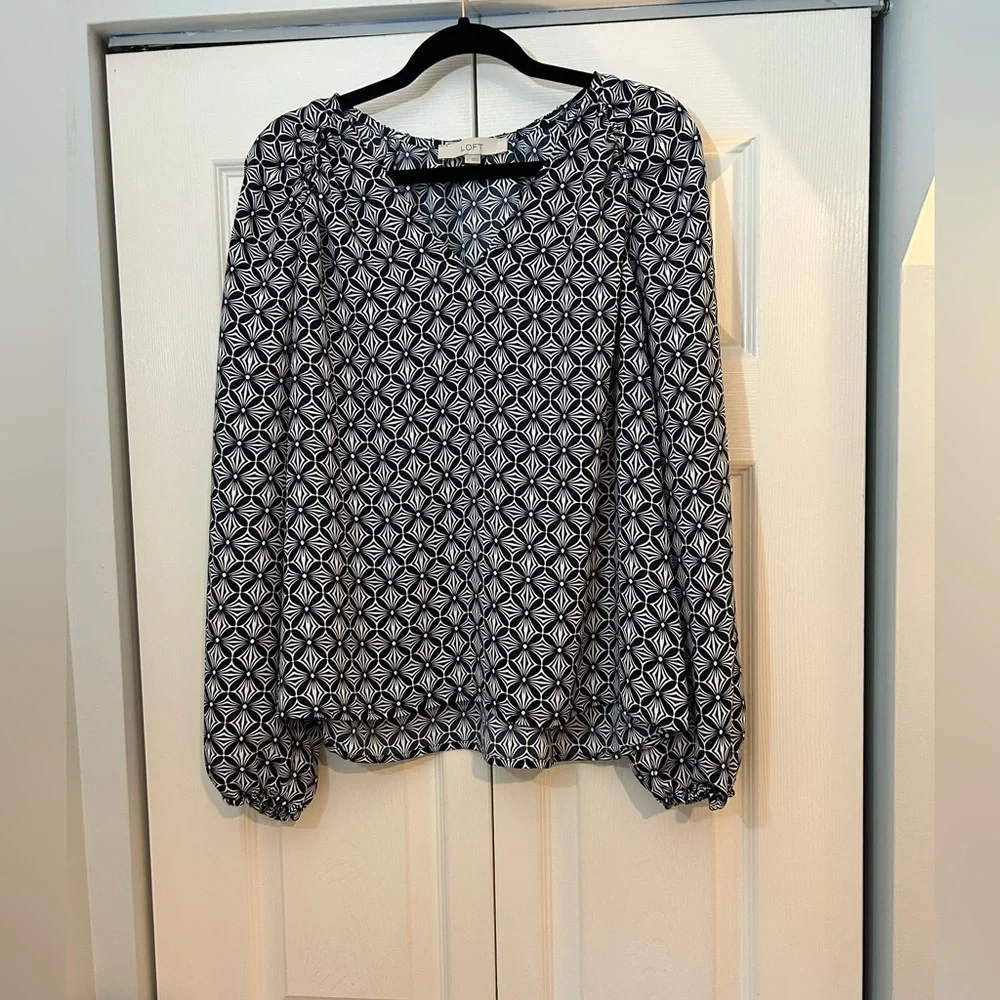LOFT Navy Blue White Geometric Print Blouse Long Sleeve Size Large